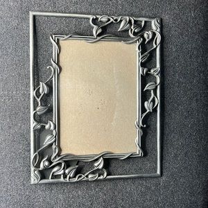 Metal picture frame leaves